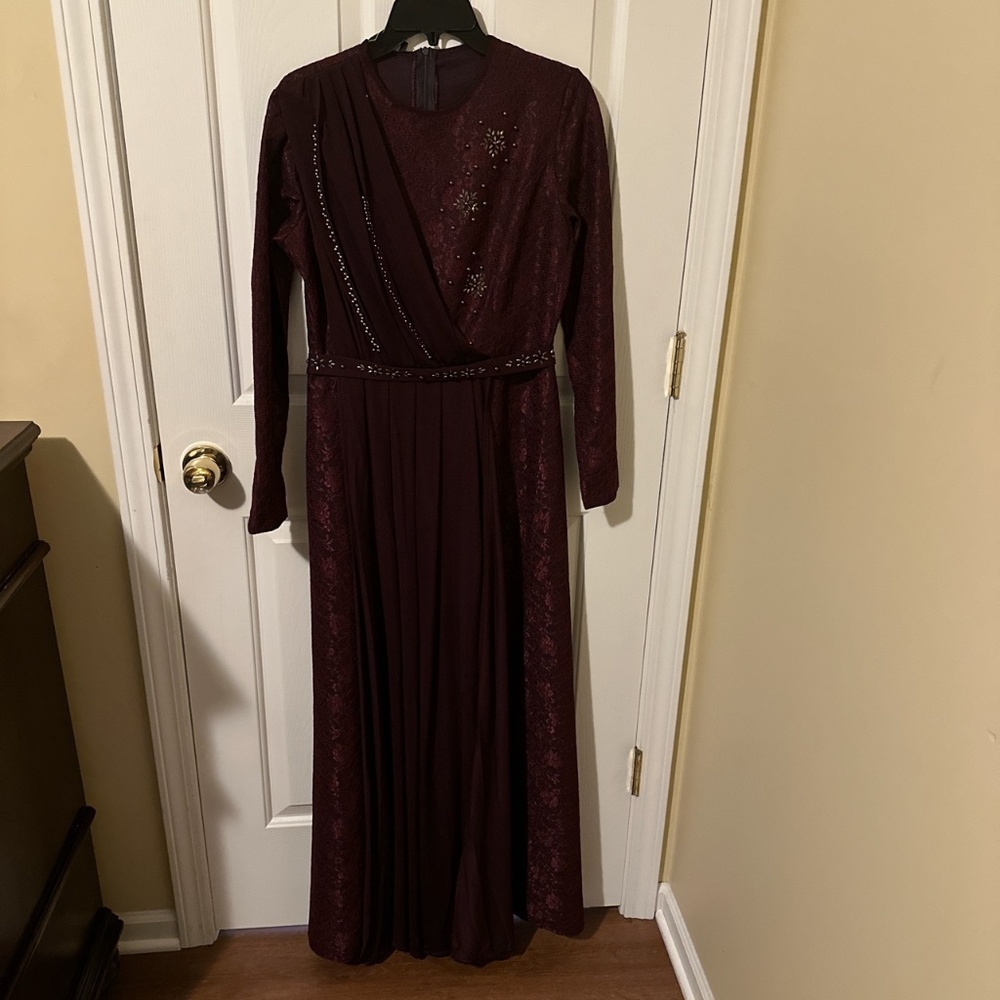 Elegant Long Sleeve Burgundy Dress